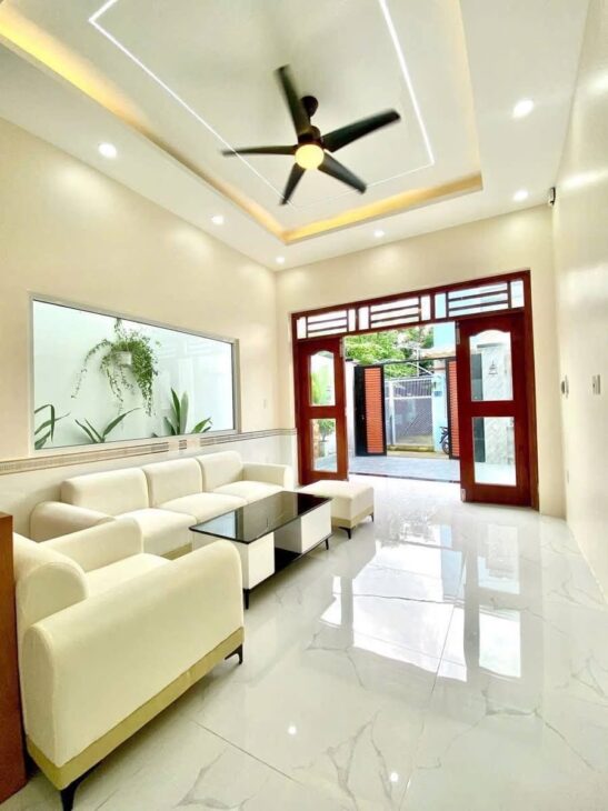 BIỆT THỰ MINI MỚI HOÀN THIỆN 105M2 HẺM Ô TÔ ĐẬU CỬA GẦN CHỢ HÓC MÔN.