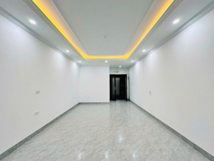 BÁN NHÀ TRẦN QUỐC HOÀN, CẦU GIẤY – 41M² x 7T THANG MÁY – PHÂN LÔ Ô TÔ TRÁNH – KINH DOANH