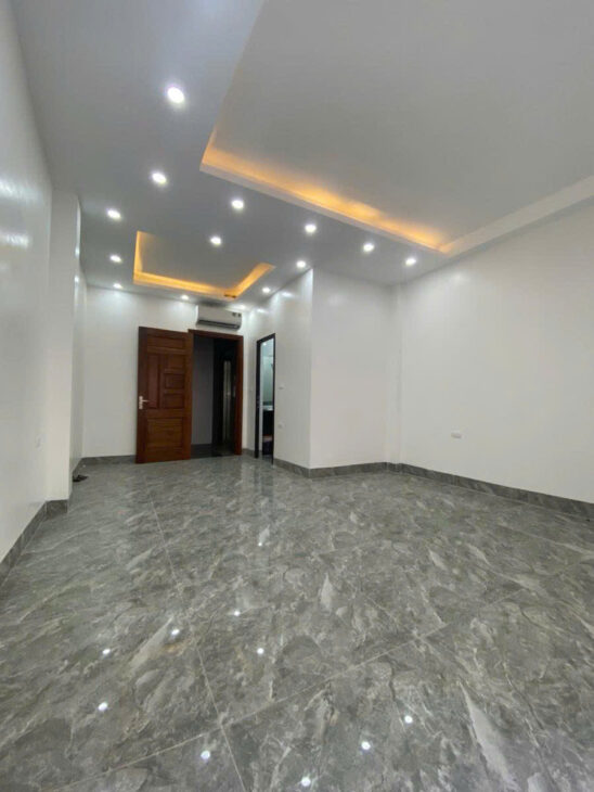 BÁN NHÀ HOÀNG QUỐC VIỆT, CẦU GIẤY – 40/45M x 6T THANG MÁY – Ô TÔ – KINH DOANH- GIÁ 18.5 TỶ