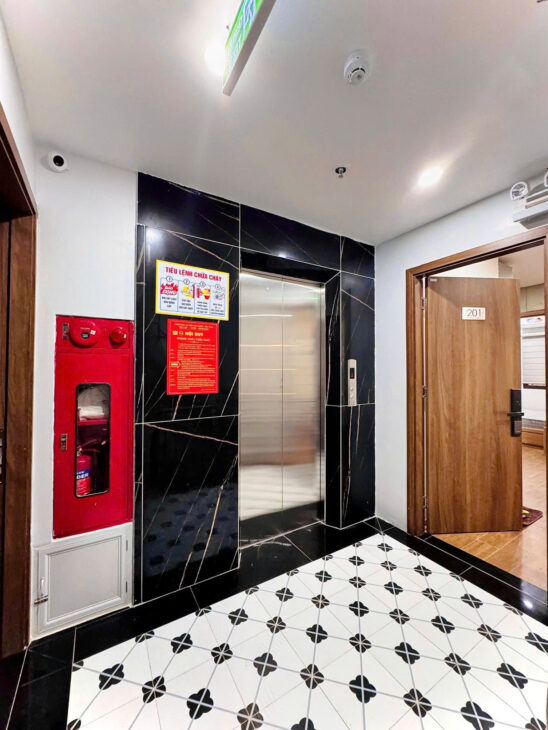 BÁN TÒA NHÀ NGUYÊN HỒNG, ĐỐNG ĐA – 90M² x 8T THANG MÁY – MT 5M – GARA Ô TÔ – KINH DOANH – GIÁ 42 TỶ