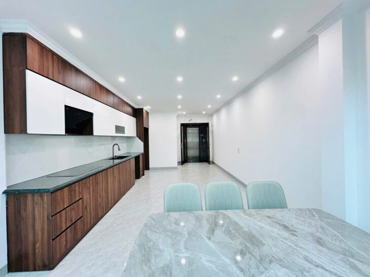 BÁN NHÀ TRẦN QUỐC HOÀN, CẦU GIẤY – 41M² x 7T THANG MÁY – PHÂN LÔ Ô TÔ TRÁNH – KINH DOANH – GIÁ 24.5