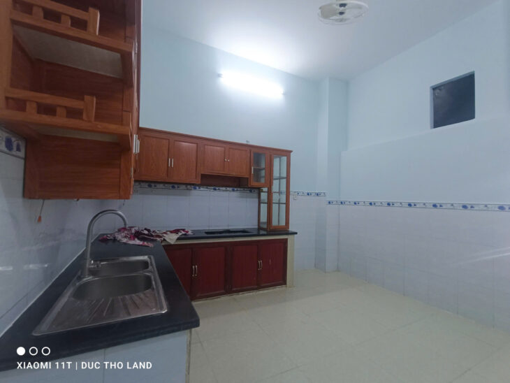 Cho thuê nhà mới HXH 7m Thạnh Lộc, 4x14m, 3 tầng, 3PN, sân thượng trước sau, về ở ngay