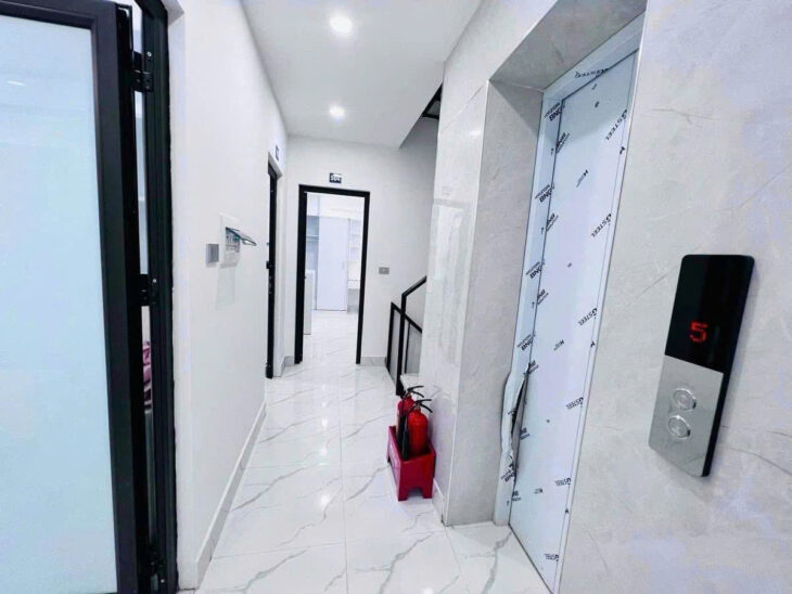 BÁN TOÀ NHÀ TRẦN QUỐC VƯỢNG, CẦU GIẤY – 80M x 6T THANG MÁY – DÒNG TIỀN 120TR/TH – 23.5 TỶ
