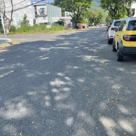Bán 2 lô liền kề Vũ Ngọc Nhạ, 180m², sát biển, nhà 3 tầng, ngang 10m, giá 33.5 tỷ