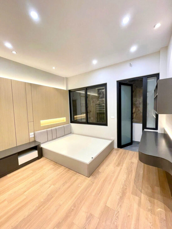 BÁN NHÀ PHÂN LÔ HOÀNG CẦU, ĐỐNG ĐA – 70M² x 5T THANG MÁY – Ô TÔ TRÁNH – KINH DOANH