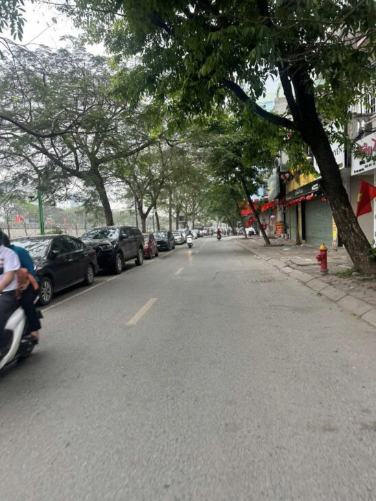 Nhà Nguyễn Khánh Toàn – Gần Bờ Sông Tô Lịch 35m2 x 6T x 7.5 tỷ Hàng Sắp Tuyệt chủng.