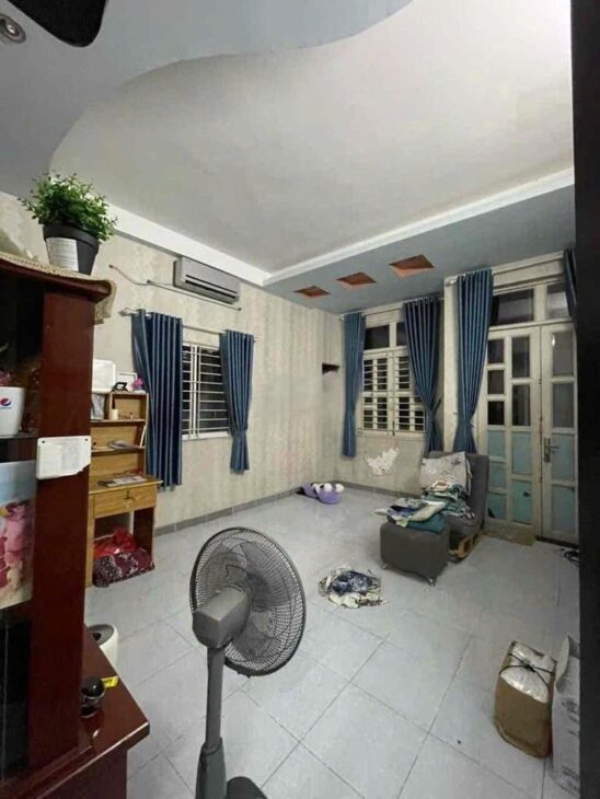 Cho thuê nhà Hoàng Hoa Thám, 4.5x12m, 1 trệt, 2 lầu, 3pn, 3wc, 12tr, TL