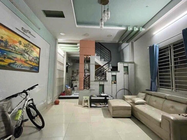 Cho thuê nhà Hoàng Hoa Thám, 4.5x12m, 1 trệt, 2 lầu, 3pn, 3wc, 12tr, TL