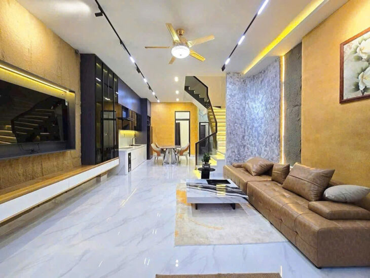 BÁN NHÀ 3 TẦNG MẶT TỀN 7M5 HOÀ MINH_7,6 TỶ_FULL NỘI THẤT CAO CẤP