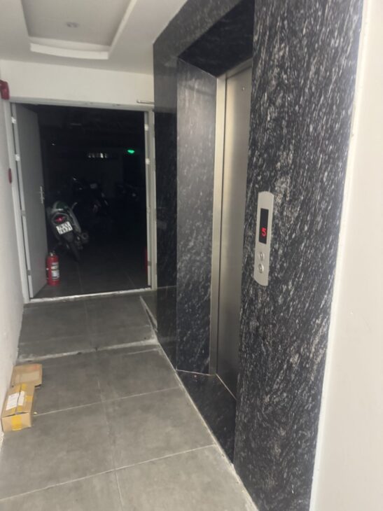 ► Tòa nhà 6.5 tầng MT đường 7.5m sát Nguyễn Hữu Thọ, 142m2, 23 phòng, dòng tiền ~7%/ năm
