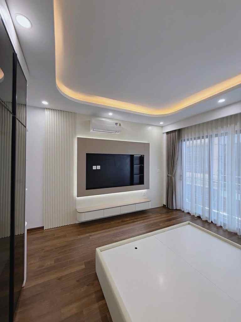 bán nhà Ngọc Thuỵ, 7 tầng, thang máy, ôtô tránh, full nội thất