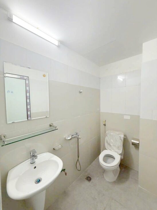 Bán nhà Lạc Long Quân 50m Ô tô Thang máy Giá ngon