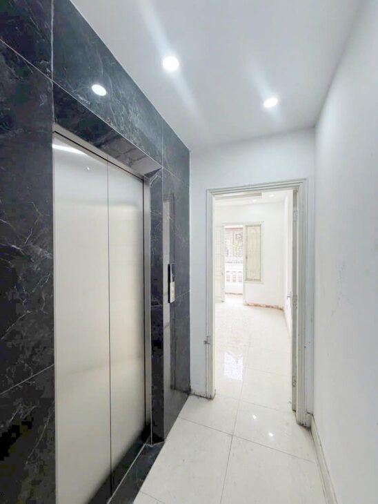 Bán nhà Lạc Long Quân 50m Ô tô Thang máy Giá ngon