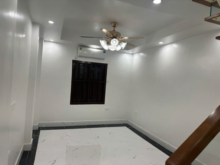Bán căn hộ tập thể phố Trần Đại Nghĩa, 110m2 tầng 2, 4.5 tỷ SĐCC