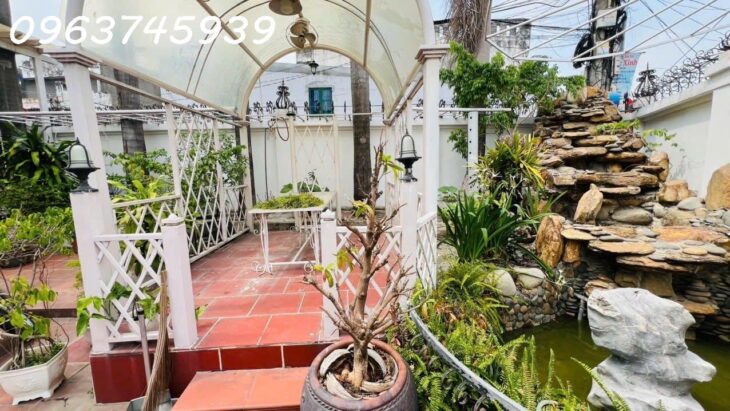Biệt thự cổ điển 3 tầng, 245m2, ngang 12m, hẻm xe tải, Dĩ An, 8.5 Tỷ