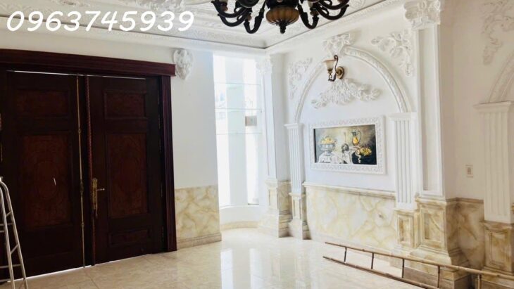 Biệt thự cổ điển 3 tầng, 245m2, ngang 12m, hẻm xe tải, Dĩ An, 8.5 Tỷ