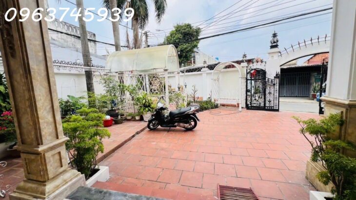 Biệt thự cổ điển 3 tầng, 245m2, ngang 12m, hẻm xe tải, Dĩ An, 8.5 Tỷ