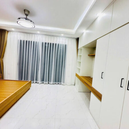 BÁN NHÀ PHÂN LÔ HOÀNG QUỐC VIỆT – 60M² x 6T THANG MÁY – MT 5.1M – GARA Ô TÔ – 2 THOÁNG – GIÁ 26.5 TỶ