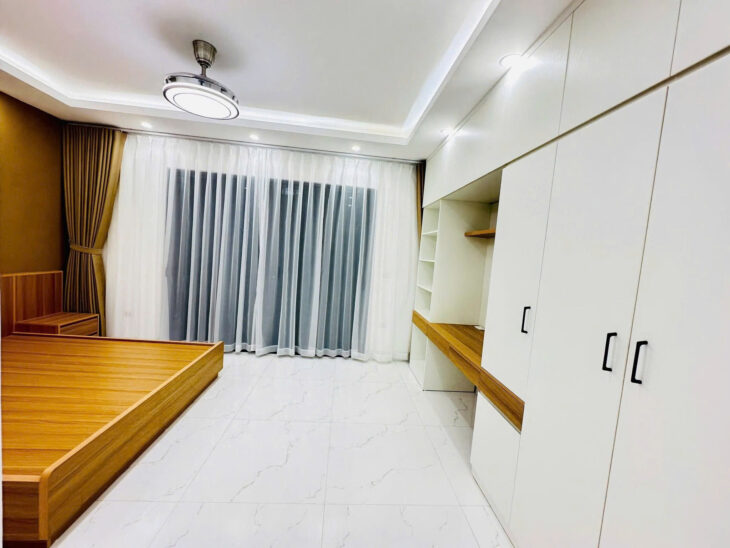 BÁN NHÀ PHÂN LÔ HOÀNG QUỐC VIỆT – 60M² x 6T THANG MÁY – MT 5.1M – GARA Ô TÔ – 2 THOÁNG – GIÁ 26.5 TỶ