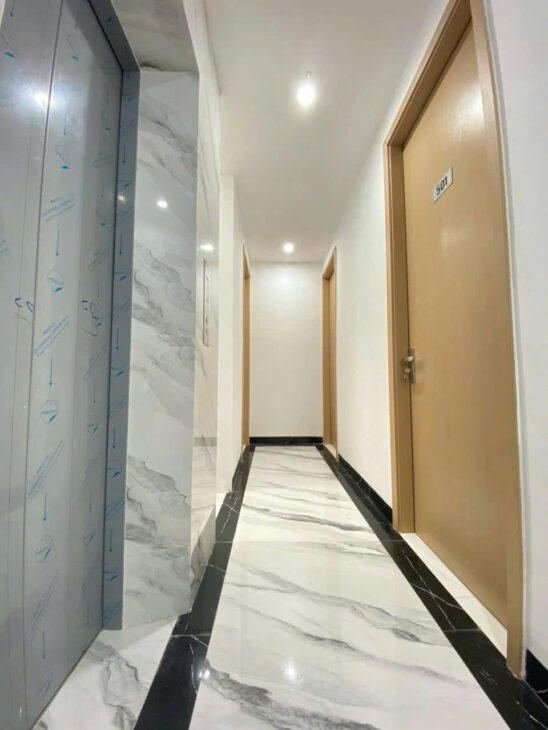 BÁN TÒA NHÀ DÒNG TIỀN NGUYỄN KHÁNH TOÀN, CẦU GIẤY – 123M² x 7T THANG MÁY – Ô TÔ – GIÁ 38.5 TỶ