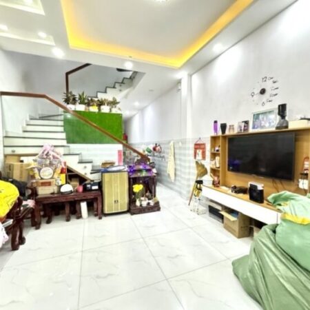 Bán nhà đường Số 11, Linh Xuân, TP HCM. DT 75m2, 2 tầng, 3PN, SH. Giá 5.5 tỷ.