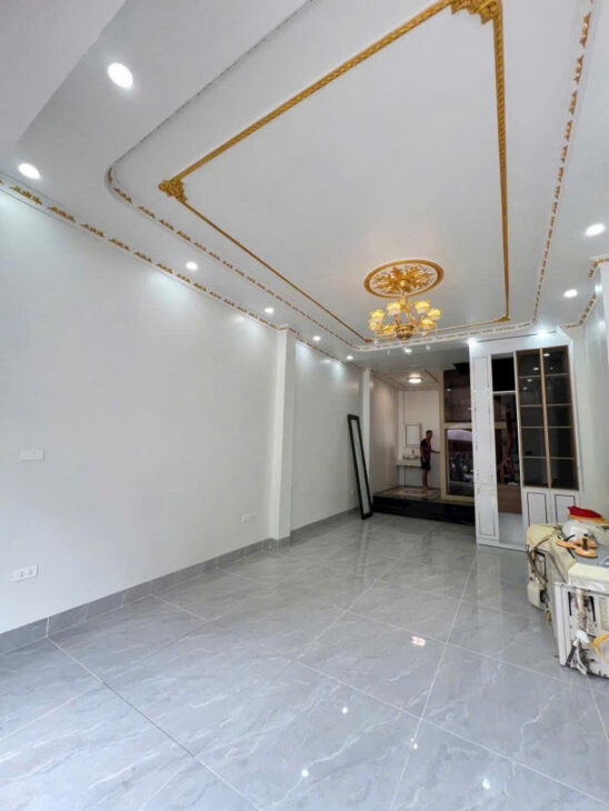 Bán nhà mặt chợ Phương Mai – Ngõ Ô tô kinh doanh sầm uất – Thông các ngả – 5 tầng Ô chờ thang máy