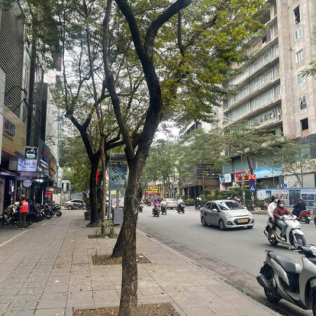 Tôi cần bán nhà mặt ngõ Thái Hà – Vị trí đoạn kinh doanh sầm uất nhất phố, vỉa hè rộng