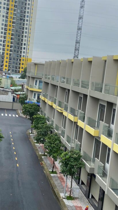 Nhà mặt phố Thống Nhất, Dĩ An: Vị trí vàng, kinh doanh đỉnh, 69m2, 3 tầng, 4PN, 6WC, sổ hồng trao Nhà mặt phố Thống Nhất, Dĩ An: Vị trí vàng, kinh doanh đỉnh, 69m2, 3 tầng, 4PN, 6WC, sổ hồng trao