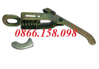 Khóa tôm gạt lò xo là phụ kiện cơ khí được sử dụng phổ biến trong ngành vận tải, đặc biệt trên các l