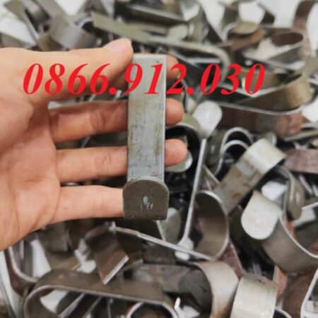 Tại sao nên sử dụng móc treo cặp học sinh trong thiết kế bàn học sinh