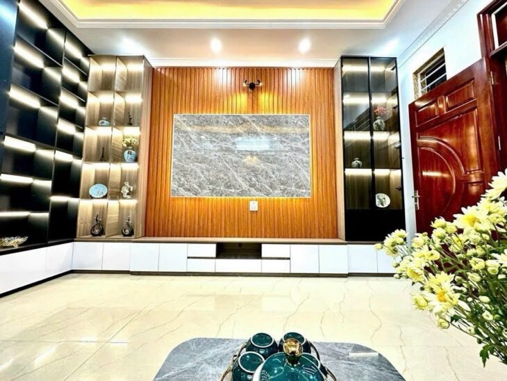 Nhỉnh 10 tỷ nhà vài bước chân là ra Công Viên Cầu Giấy, 5t x 40m2.