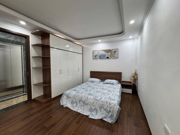 Bán nhà Định Công- Gần KĐT, trường, chợ, ô tô- Dân xây- 35m, 6 tầng. Giá 10.5 tỷ
