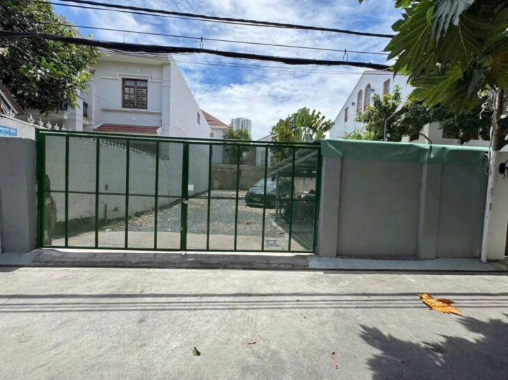 Bán nhà đường số 40 nguyễn văn hưởng Thảo Điền Quận 2 , dt 350m2 tiện xây hầm 6 tầng