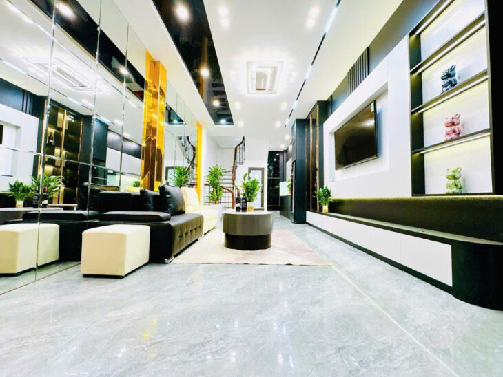 Khương Trung cần bán nhà 35m 3 phòng ngủ tặng full nội thất, 02 thoáng cách ô tô 5m