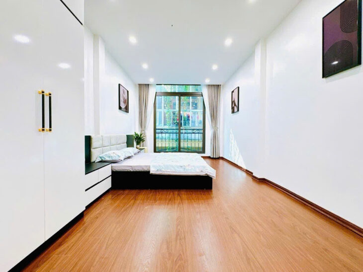 Khương Trung cần bán nhà 35m 3 phòng ngủ tặng full nội thất, 02 thoáng cách ô tô 5m