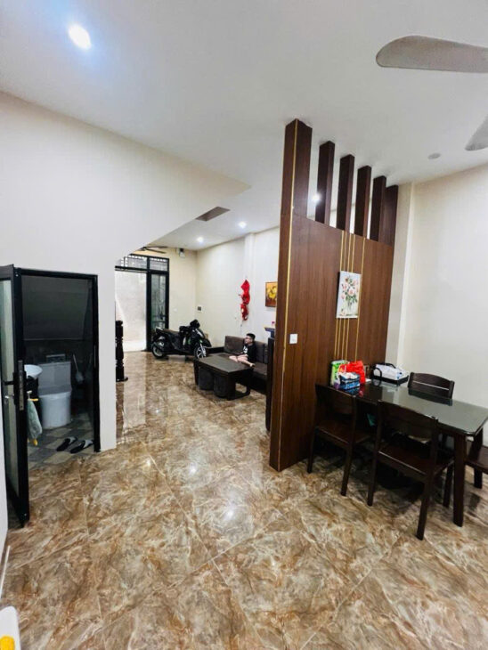 Bán nhà Hào Nam dân xây 48m 5 tầng, 7 phòng ngủ – Gần phố sổ đỏ vuông đẹp 12,8 tỷ