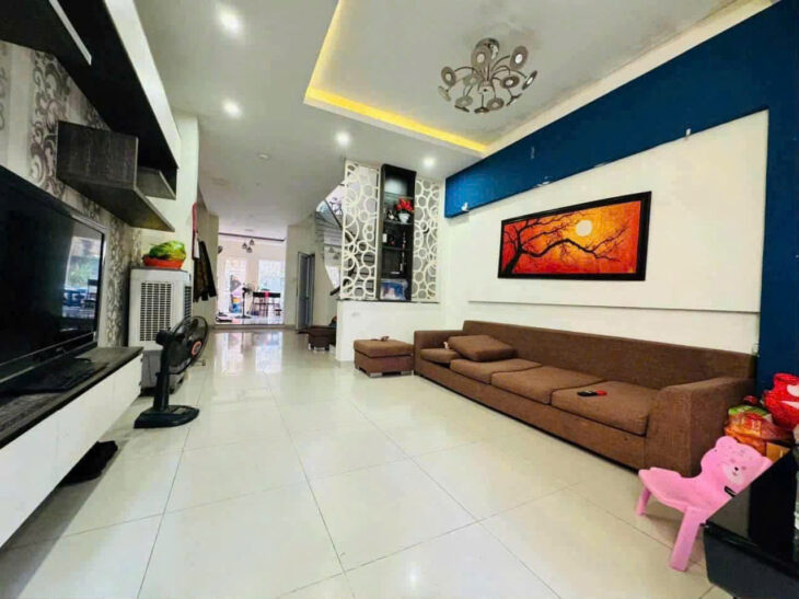 TÂY HỒ – GẦN PHỐ – Ô TÔ TRÁNH – NỞ HẬU – HAI THOÁNG- SÂN TRƯỚC NHÀ ĐỂ XE MÁY GARA Ô TÔ THOẢI MÁI –