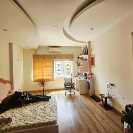 TÂY HỒ – GẦN PHỐ – Ô TÔ TRÁNH – NỞ HẬU – HAI THOÁNG- SÂN TRƯỚC NHÀ ĐỂ XE MÁY GARA Ô TÔ THOẢI MÁI –