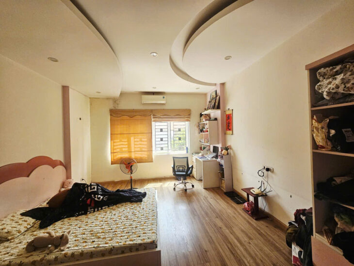 TÂY HỒ – GẦN PHỐ – Ô TÔ TRÁNH – NỞ HẬU – HAI THOÁNG- SÂN TRƯỚC NHÀ ĐỂ XE MÁY GARA Ô TÔ THOẢI MÁI –