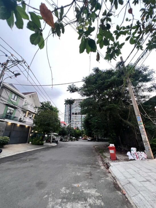Bán Villa tuyệt đẹp 204B6/4 Nguyễn Văn Hưởng, P.Thảo Điền . Q2