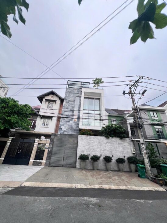 Bán Villa tuyệt đẹp 204B6/4 Nguyễn Văn Hưởng, P.Thảo Điền . Q2