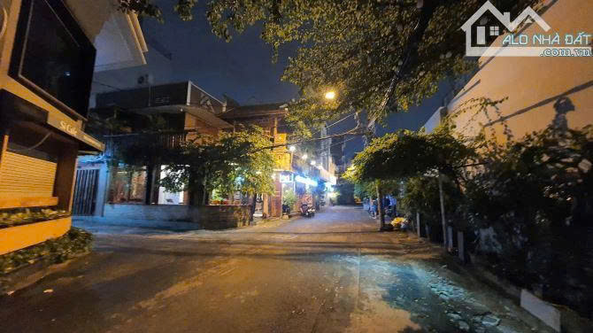 Bán nhà 3 tầng Hẻm xe hơi Trần Hưng Đạo, Quận 1, DT 52m2 ngang 4m4, giá 19 tỷ TL Bán nhà 3 tầng Hẻm xe hơi Trần Hưng Đạo, Quận 1, DT 52m2 ngang 4m4, giá 19 tỷ TL