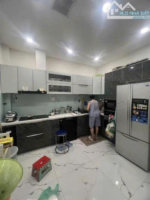 Bán nhà 3 tầng Hẻm xe hơi Trần Hưng Đạo, Quận 1, DT 52m2 ngang 4m4, giá 19 tỷ TL