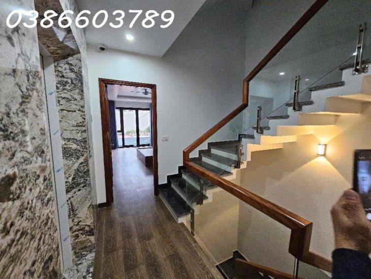 GARA Ô TÔ – THANG MÁY – NHÀ ĐẸP – VĂN PHÒNG – TIỆN NGHI ĐẦY ĐỦ – SÁT KĐT KHAI SƠN