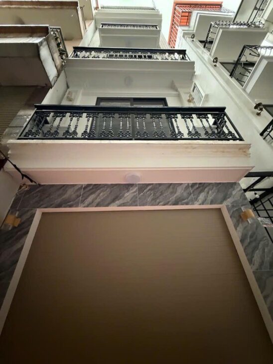 NHÀ MỚI FULL NỘI THẤT – VỊ TRÍ ĐẸP – THANG MÁY – SỔ VUÔNG – CÁCH MẶT PHỐ VÀI BƯỚC CHÂN – HIẾM