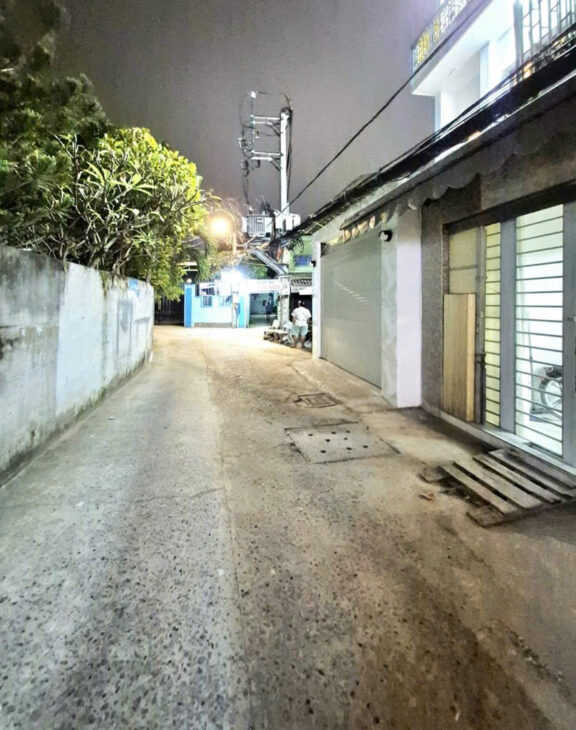 SÁT MẶT TIỀN XE HƠI Q7 CÓ 7 TỎI XE HƠI NGŨ TRONG NHÀ