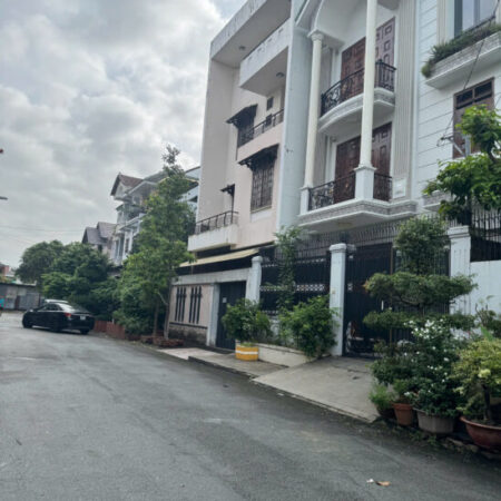 Cho thuê căn biệt thự đường 23, Hiệp Bình Chánh, nhà xây 1 trệt 2 lầu, sân thượng. DT 8×15
