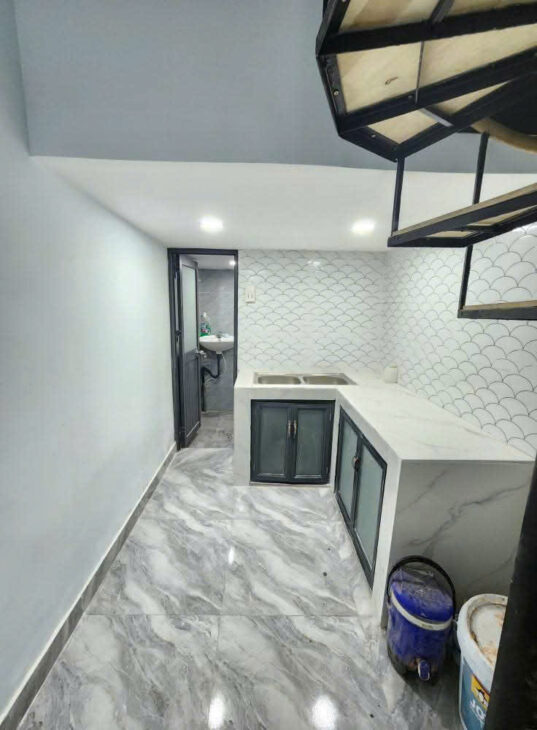 HẺM 1 SEC TRẦN HƯNG ĐẠO Q1 CÓ 3 TỶ HƠN NHÀ MỚI