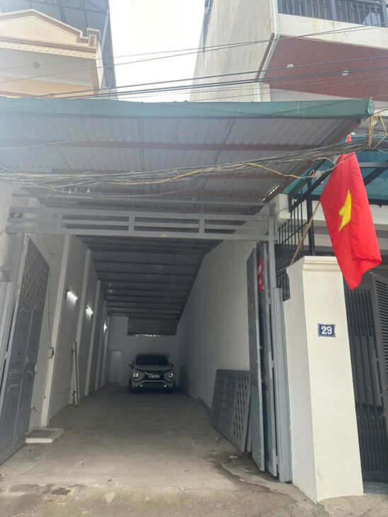 Chính chủ giảm 1 tỷ, cần bán gấp nhà ngõ 225 Nguyễn Đức Cảnh, Nhà oto vào nhà còn thừa chỗ, trước