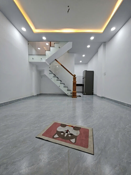 HẺM 1 SẸC DT NGANG 3,8 X 9 ĐÚC BÊ TÔNG Q4 HƠN 2 TỶ